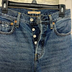 Levi’s rib cage straight ankle Jean.